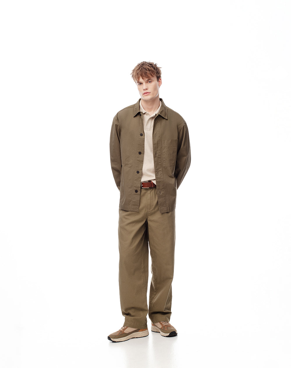 Pantalón regular fit tiro medio habano