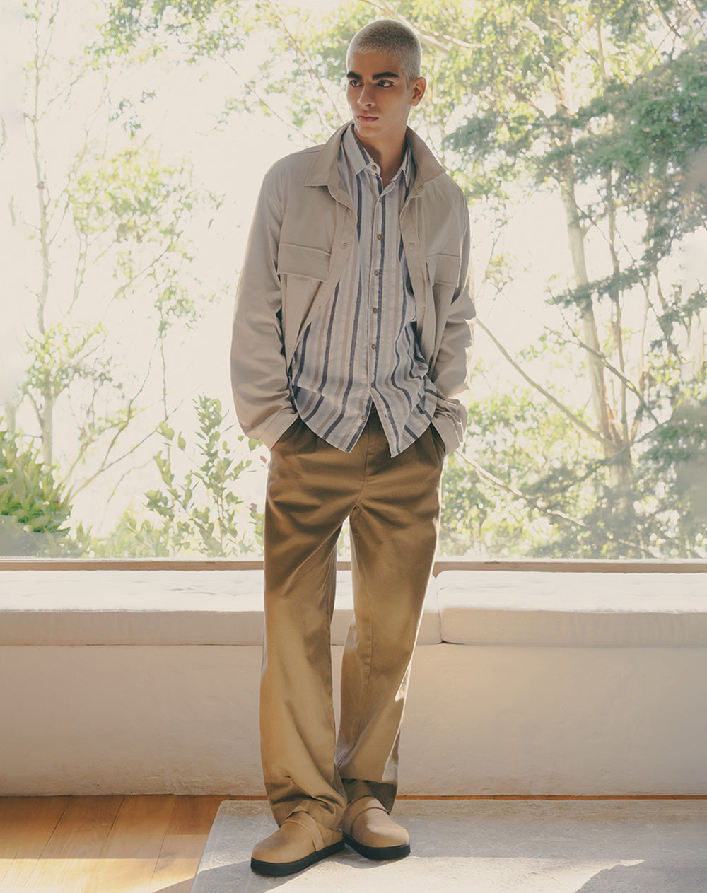 Pantalón regular fit tiro medio habano