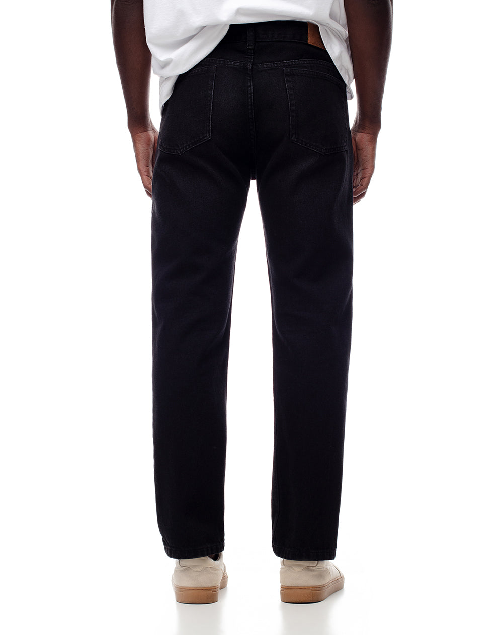 Jean regular fit tiro medio denim negro
