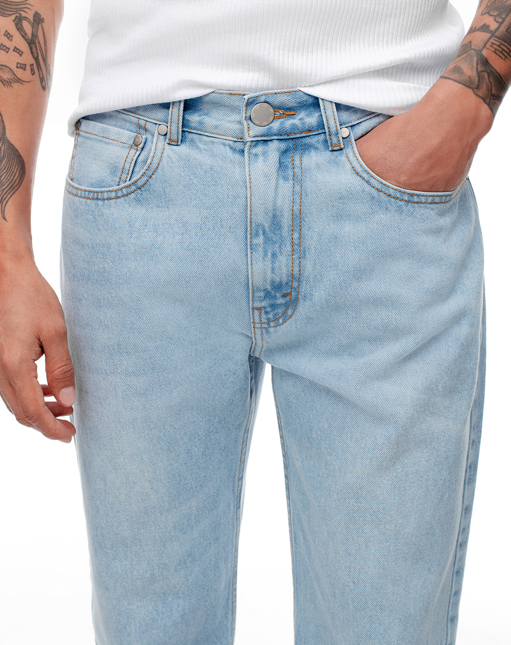 Jean regular fit tiro medio indigo claro