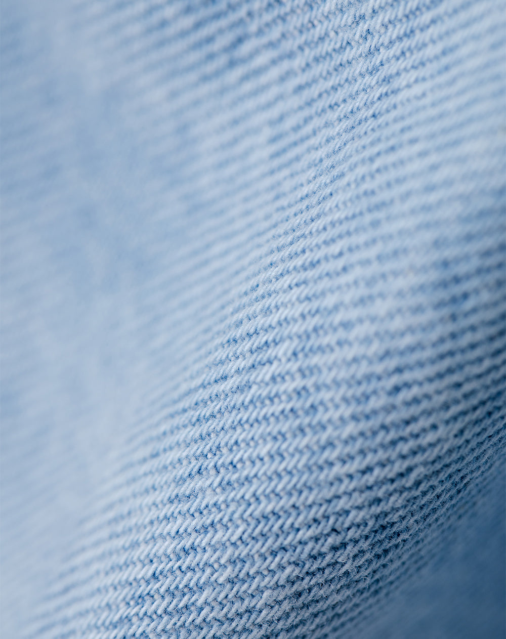 Jean regular fit tiro medio indigo claro
