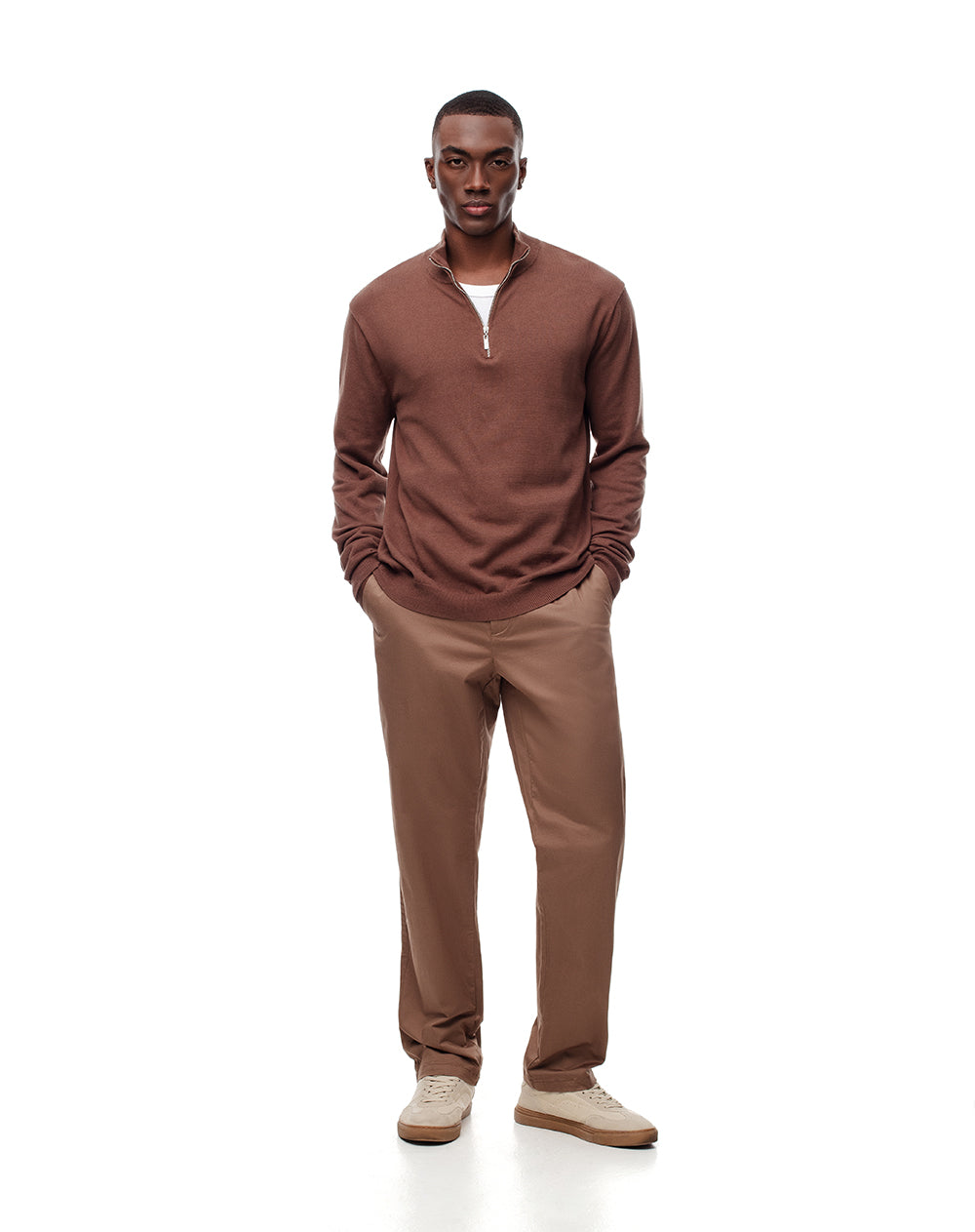Pantalón regular fit tiro medio cafe