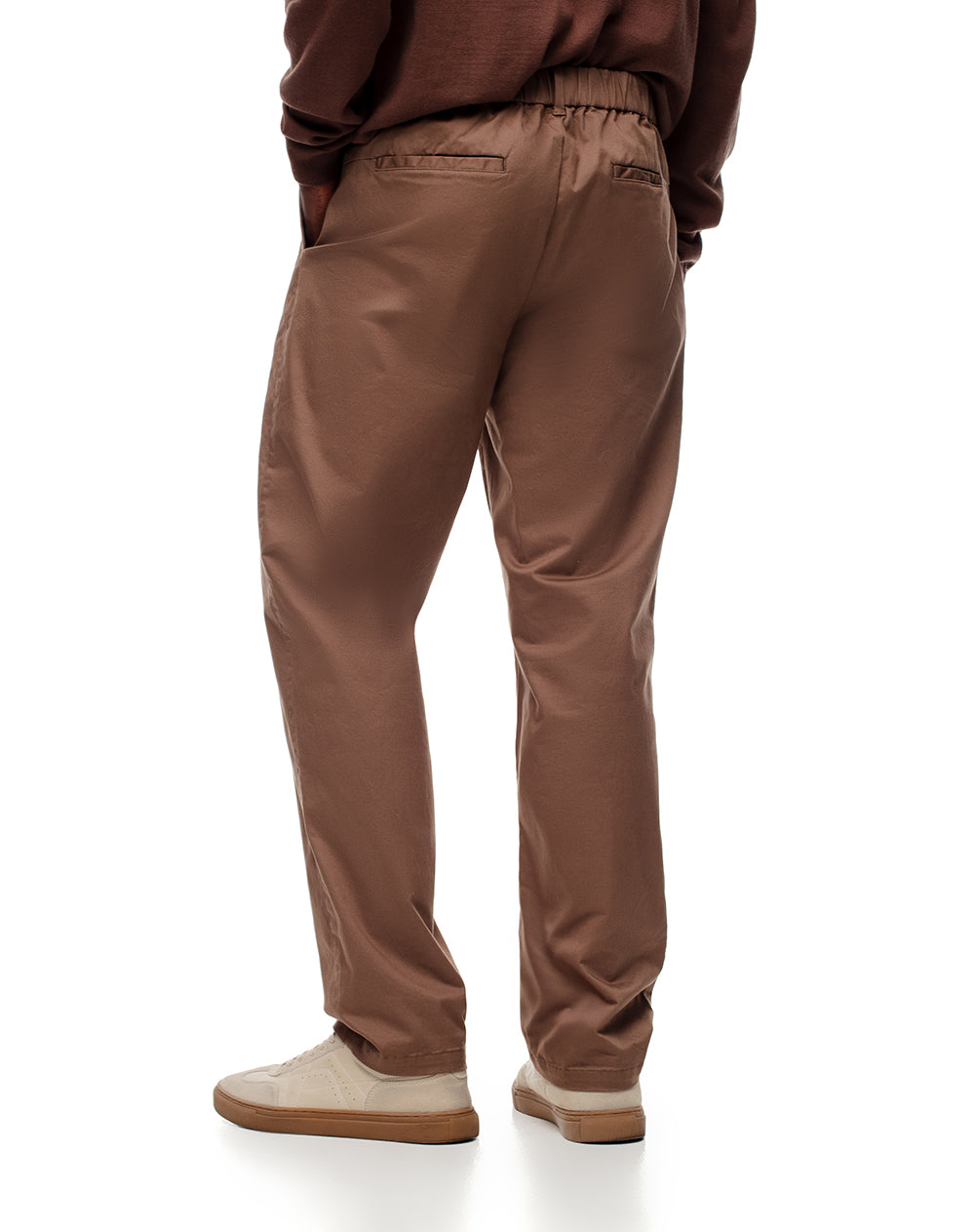 Pantalón regular fit tiro medio cafe