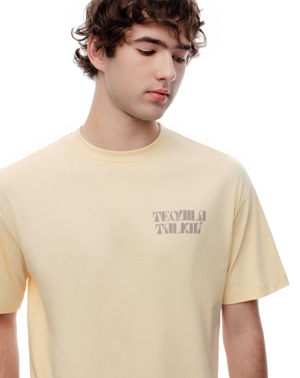 Camiseta regular fit manga corta amarilla