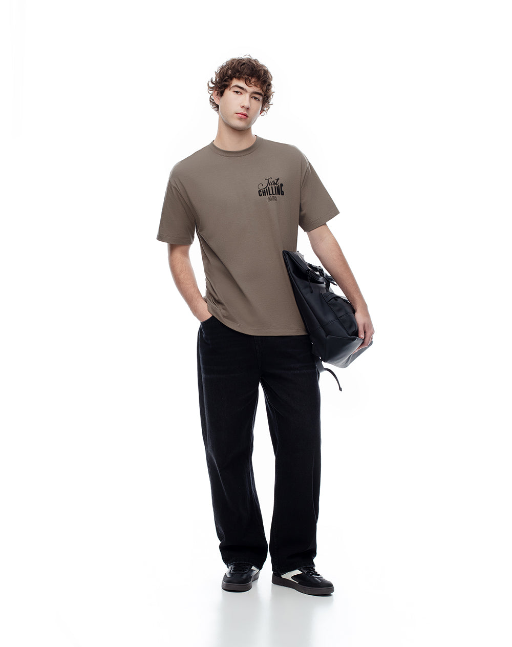 Camiseta regular fit manga corta café