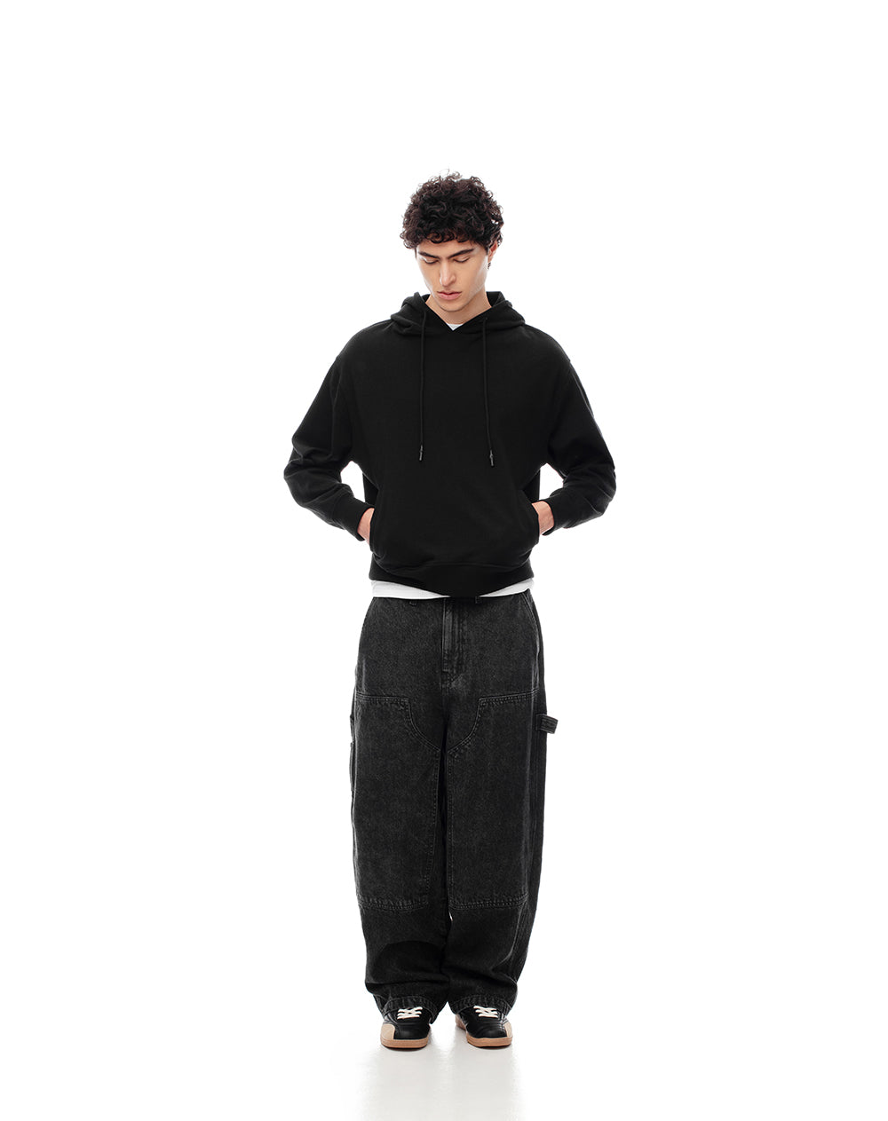 Jean regular fit tiro medio denim negro