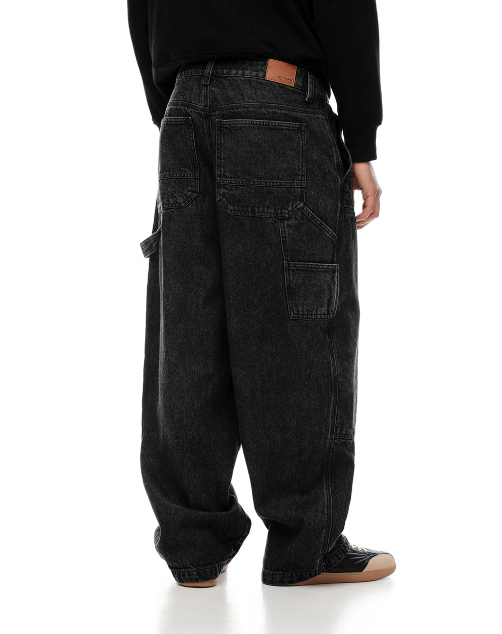 Jean regular fit tiro medio denim negro