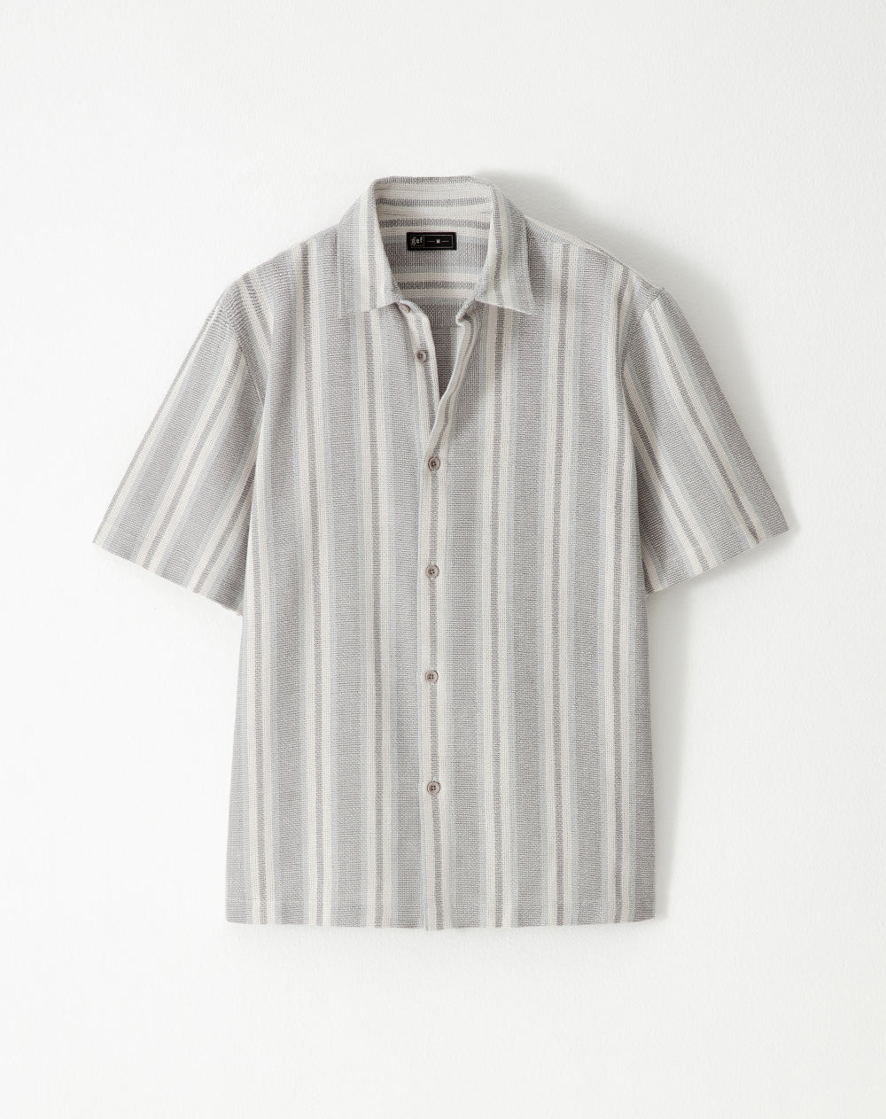Camisa regular fit manga corta gris rayas