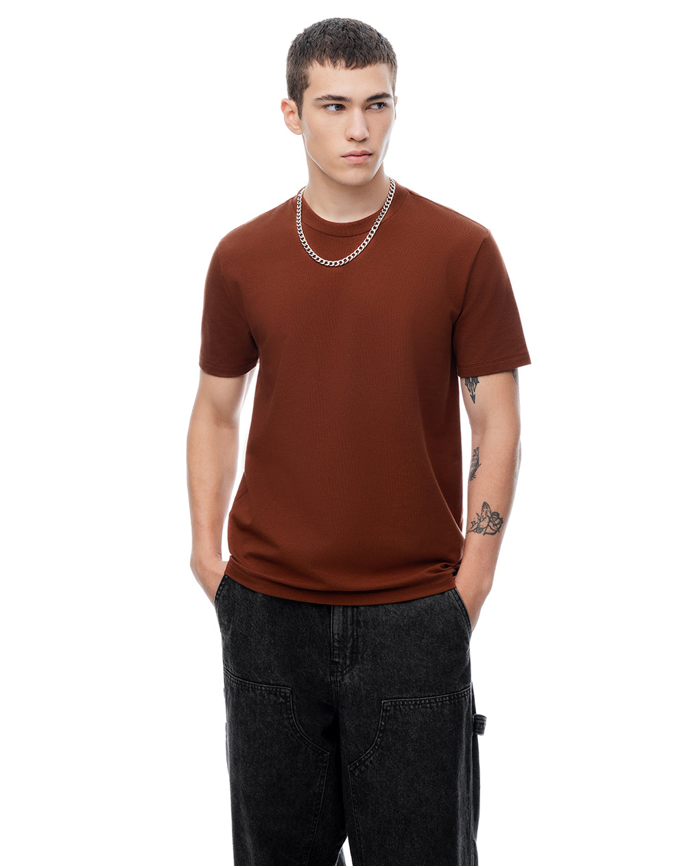 Camiseta regular fit manga corta café