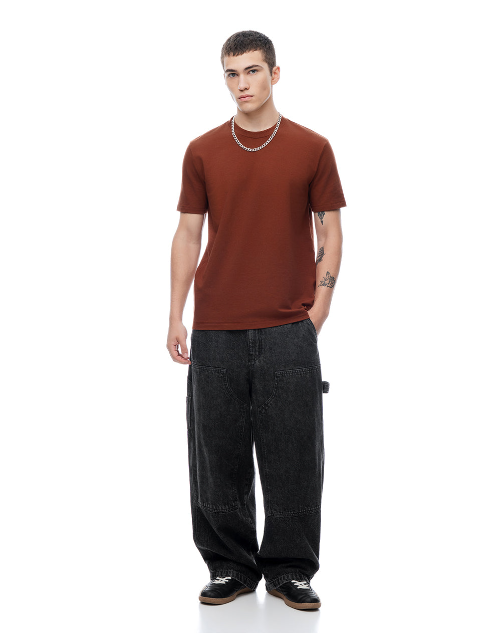 Camiseta regular fit manga corta café