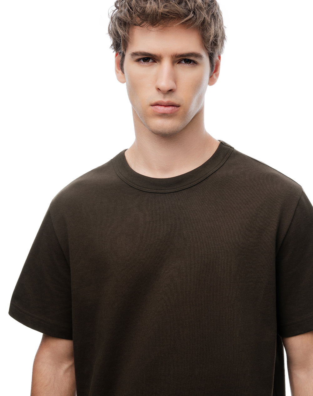 Camiseta regular manga corta café hombre