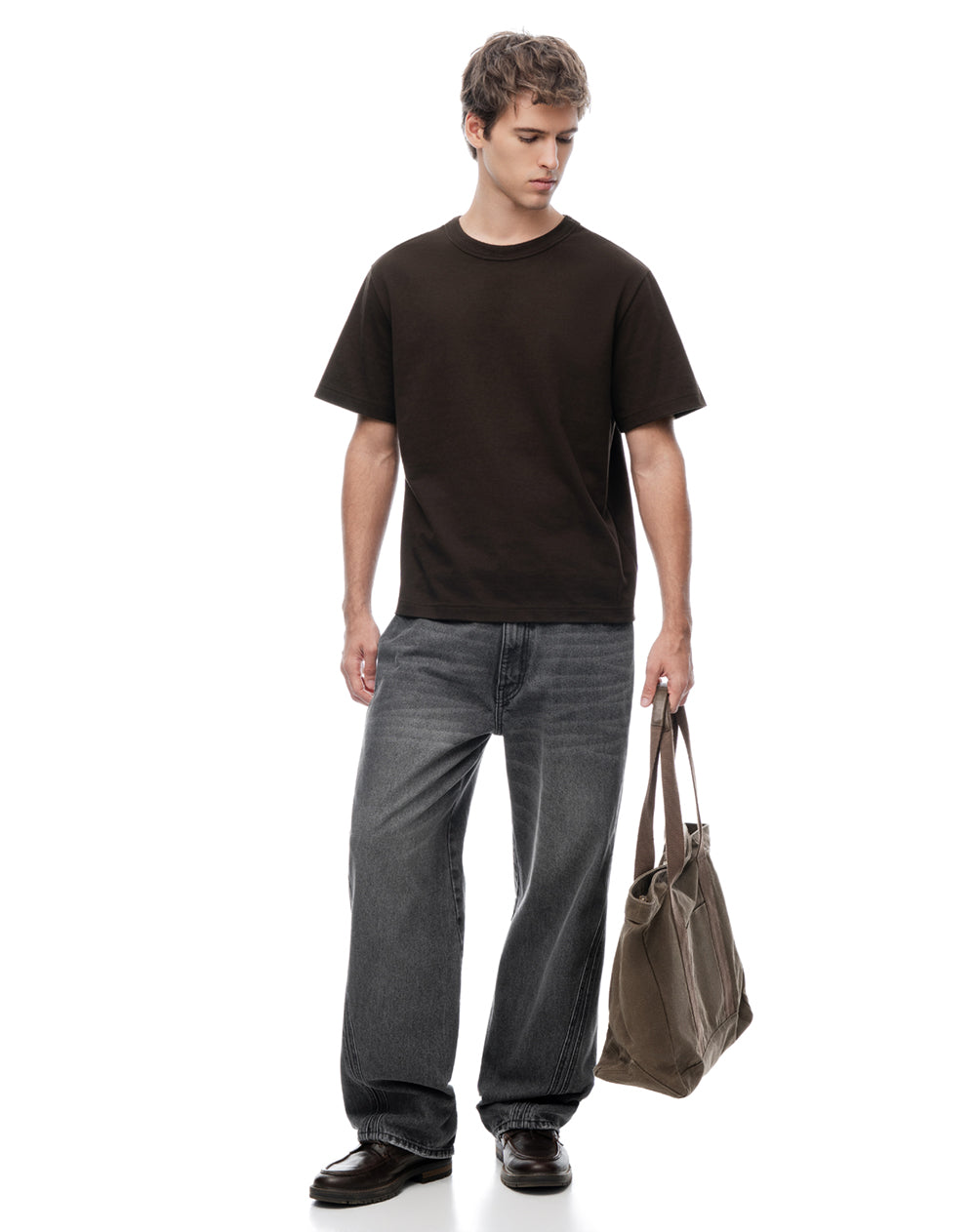 Camiseta regular manga corta café hombre