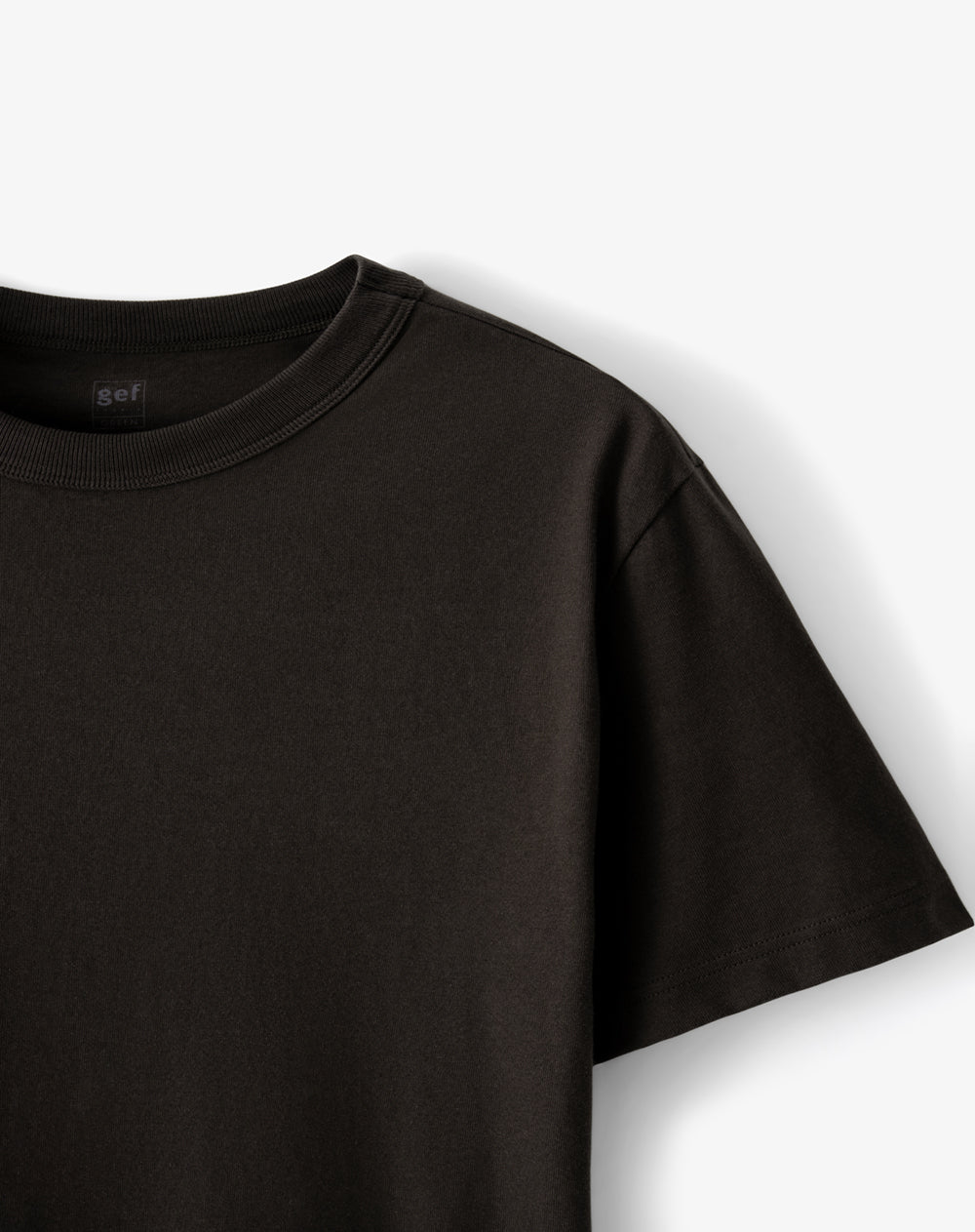 Camiseta regular manga corta café hombre