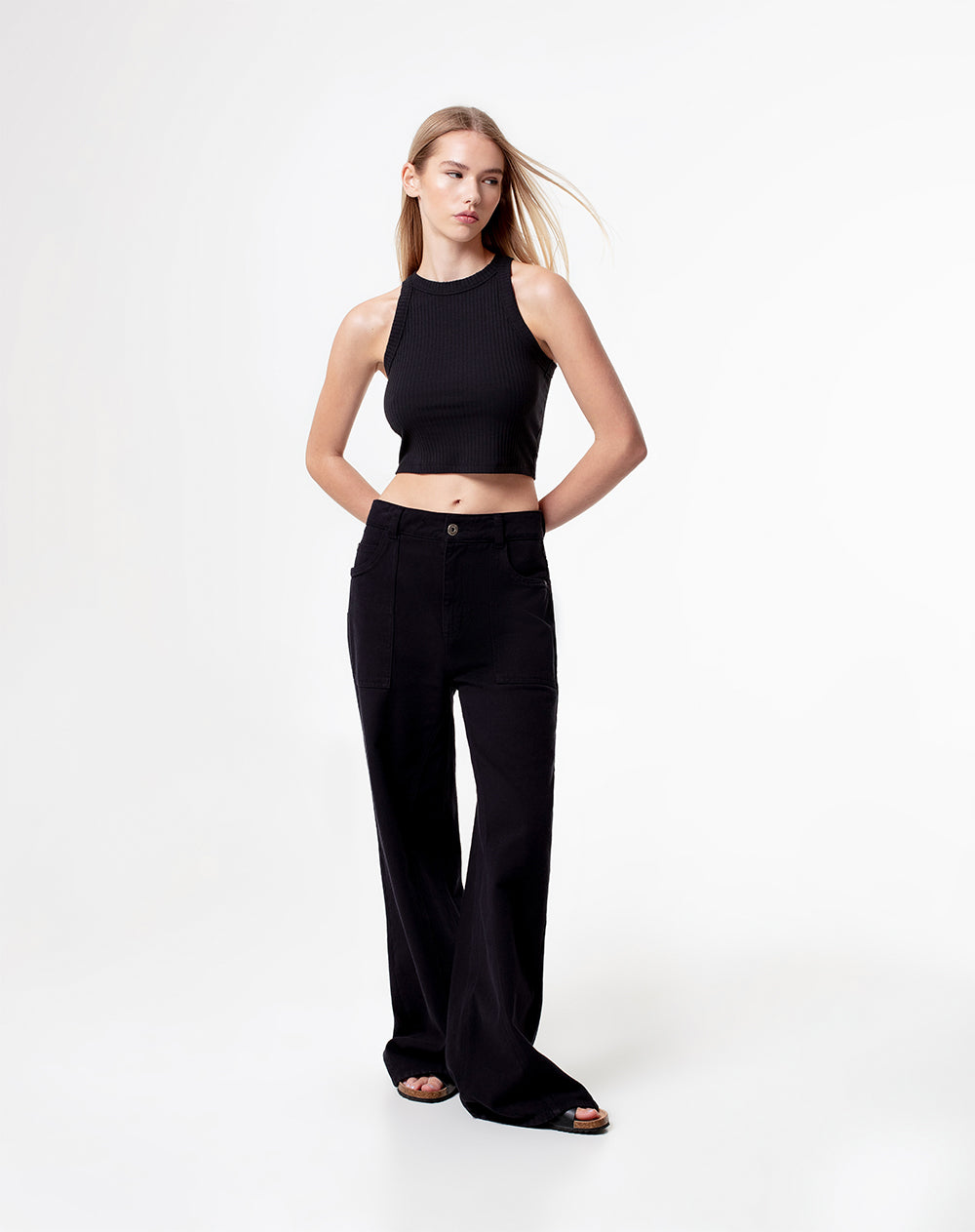 Camiseta cropped fit negra