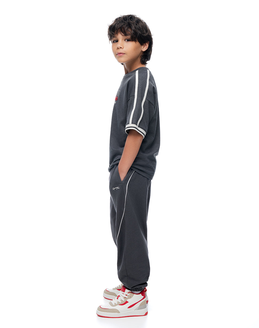 Jogger regular tiro medio gris niño