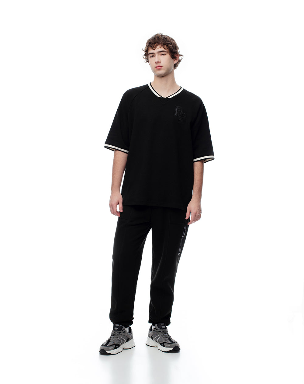 Camiseta regular fit manga corta negra