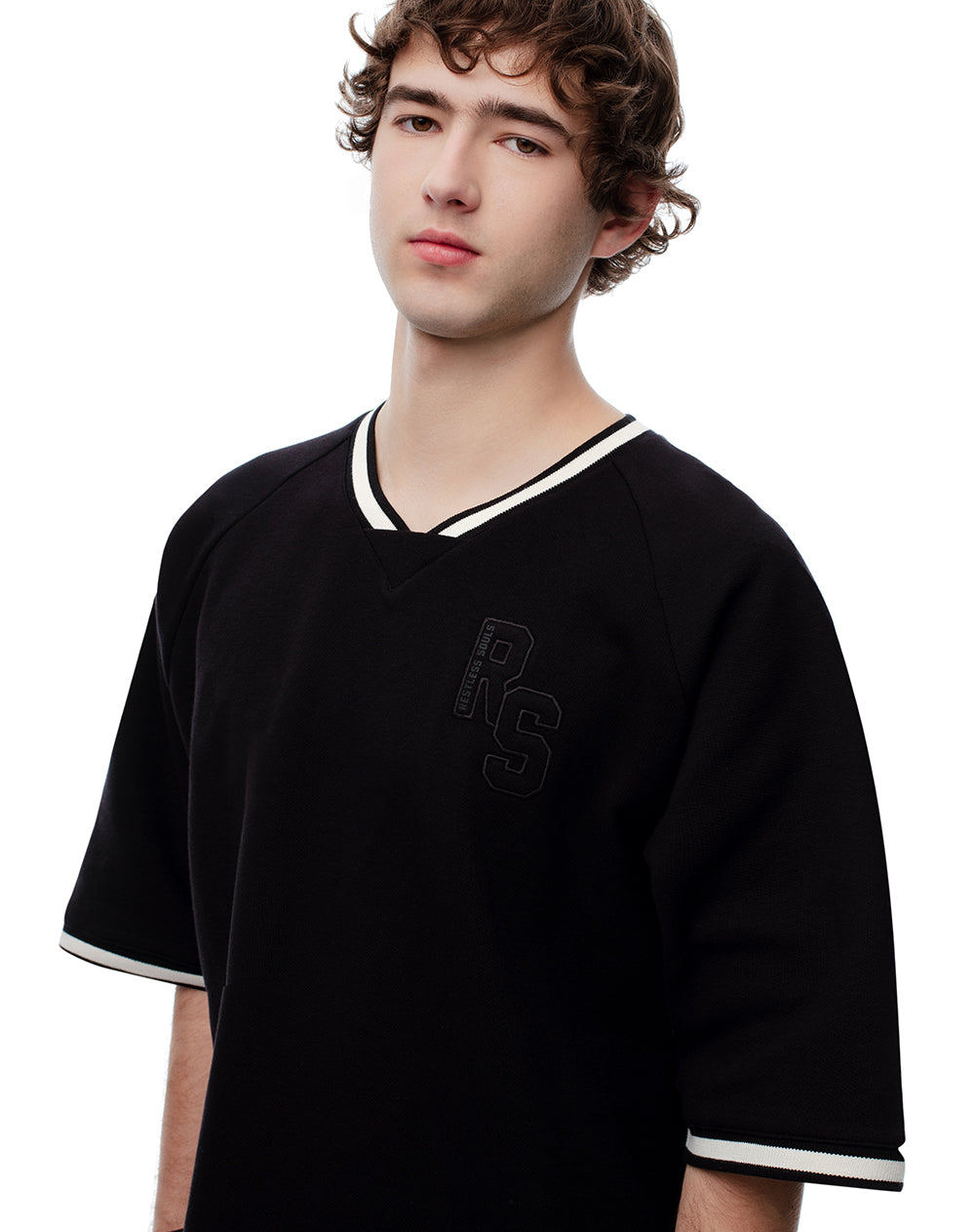 Camiseta regular fit manga corta negra