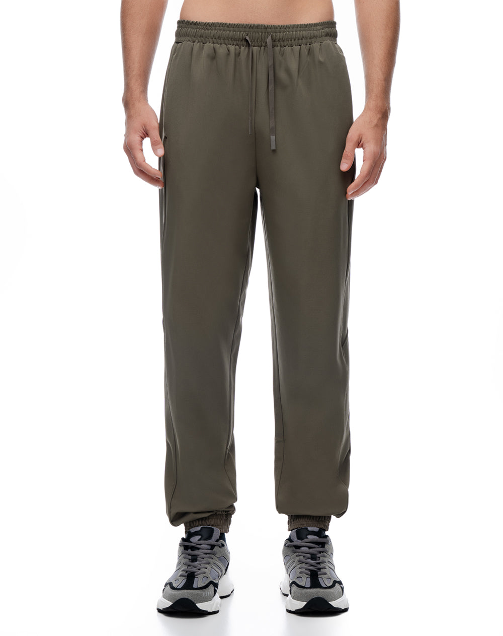 Jogger regular tiro medio café hombre