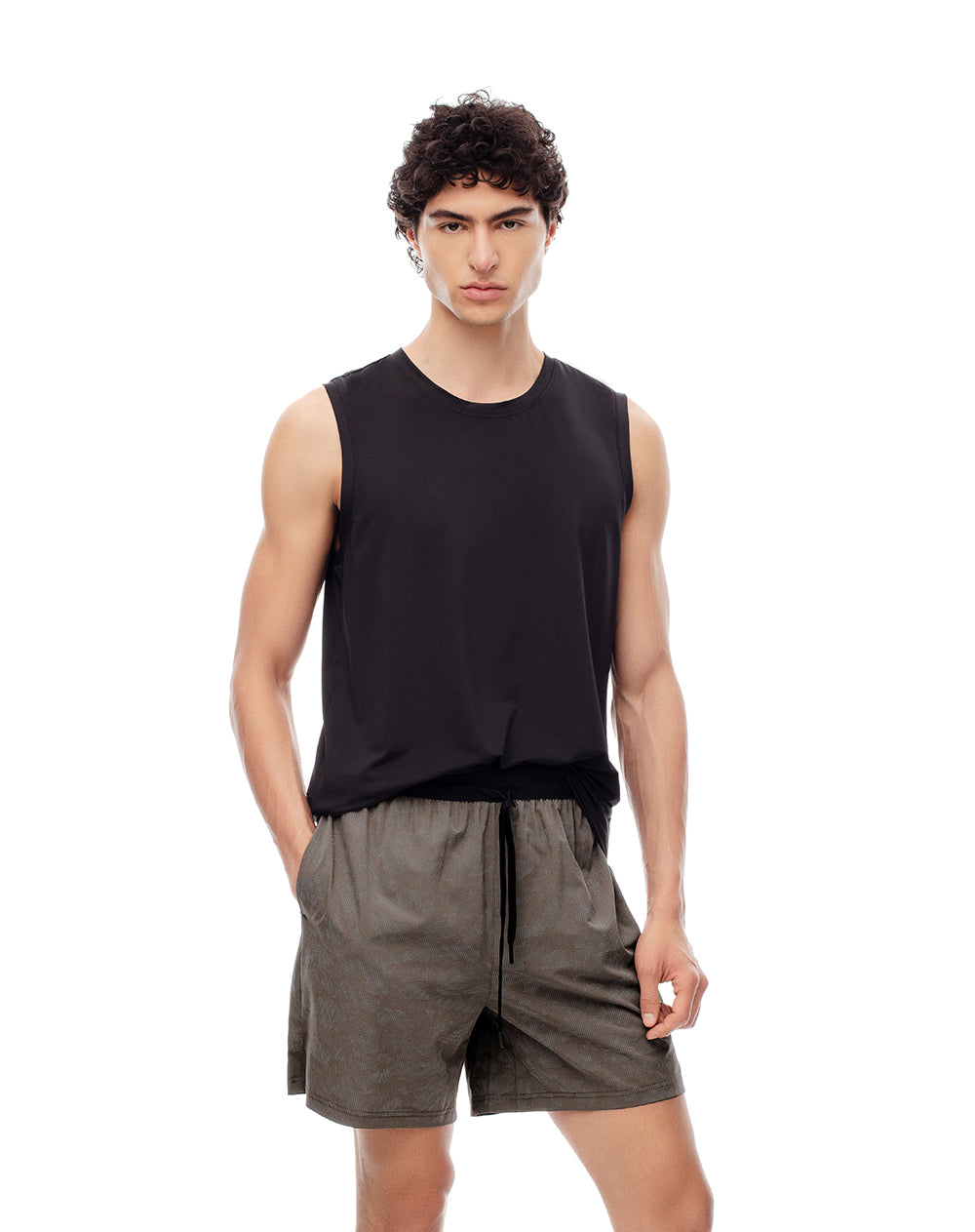 Pantaloneta deportiva malla interna café hombre