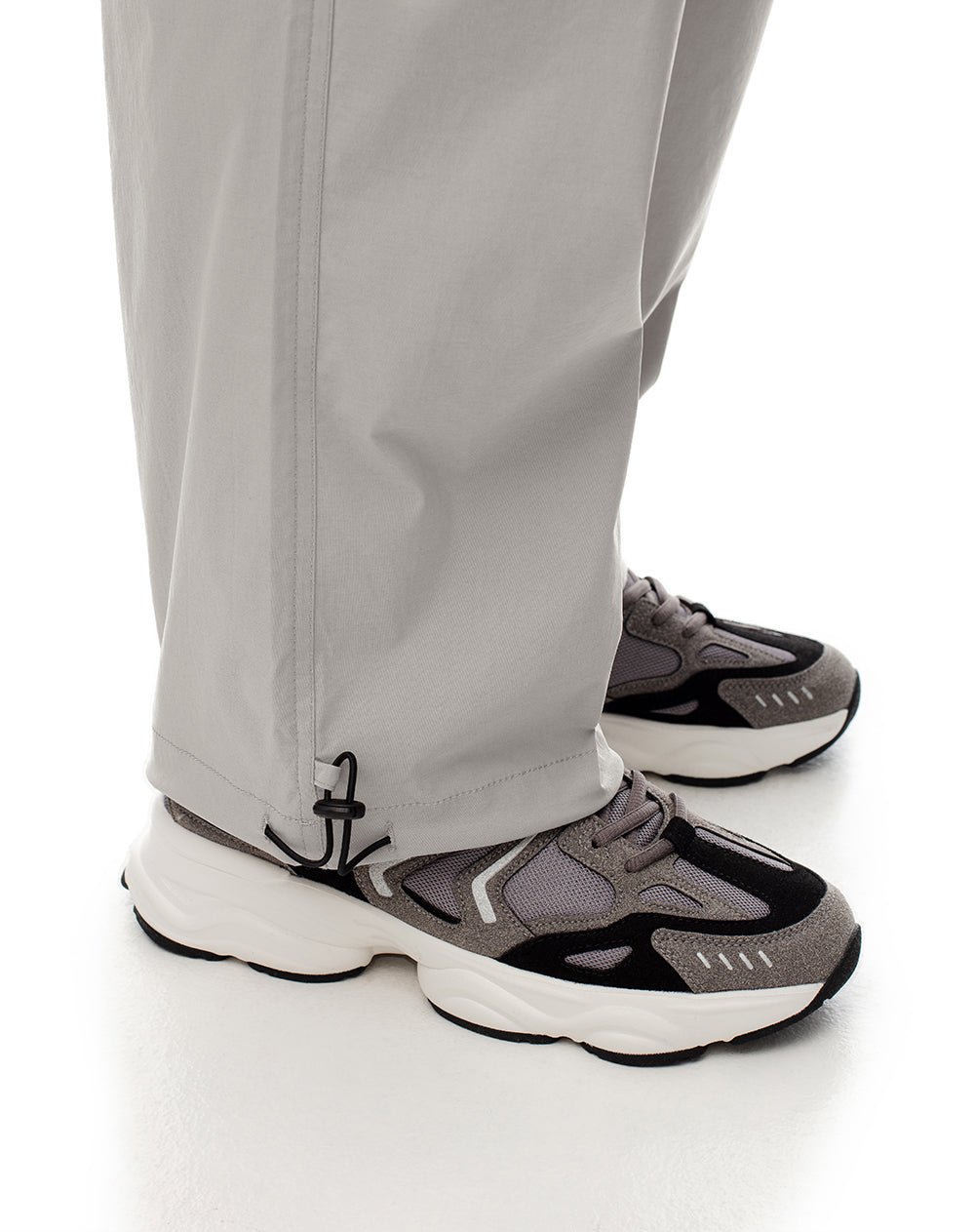 Pantalón loose fit tiro medio taupe
