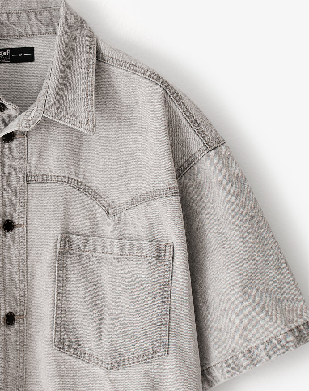 Camisa regular fit manga corta denim gris