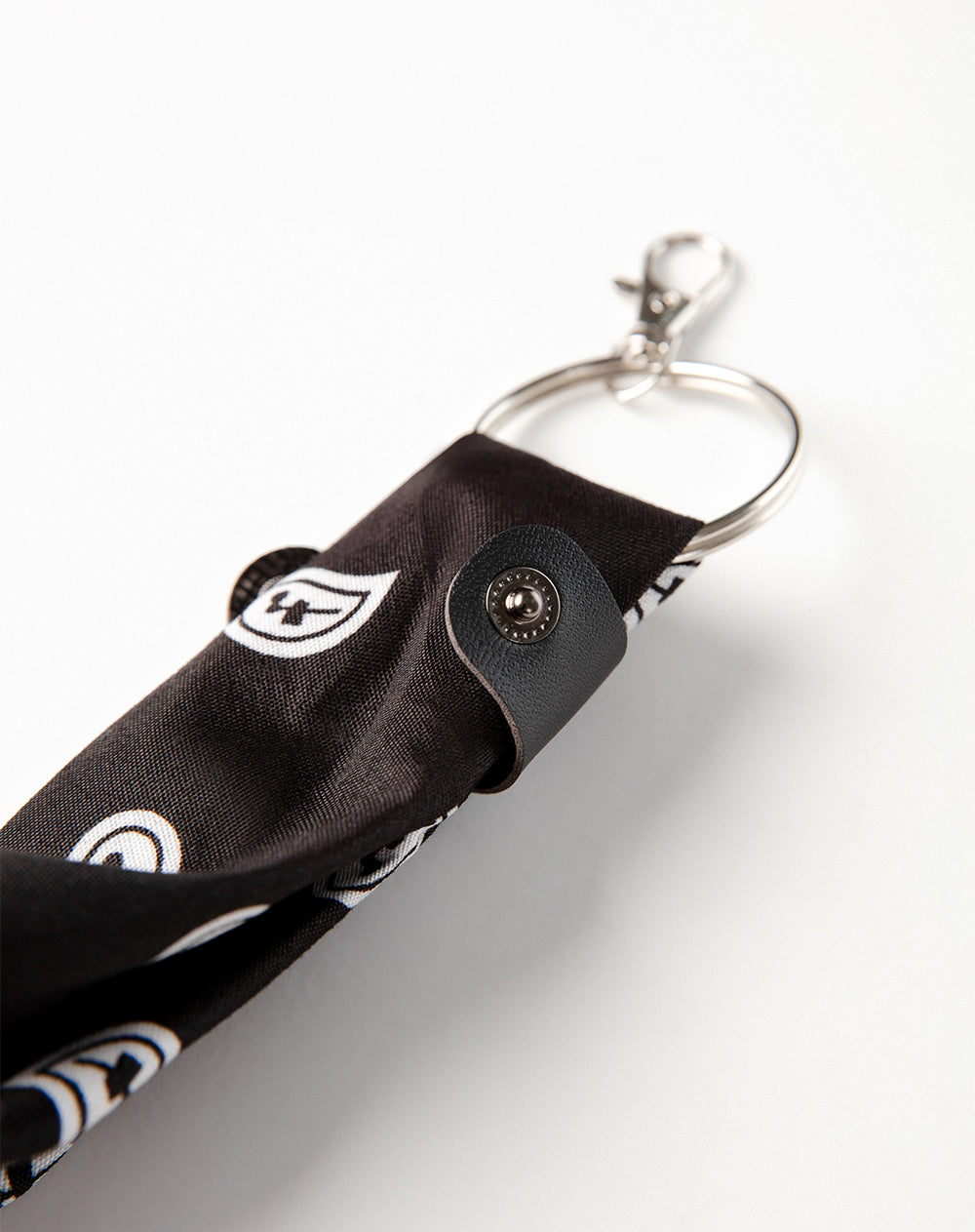 Charms pañoleta negro