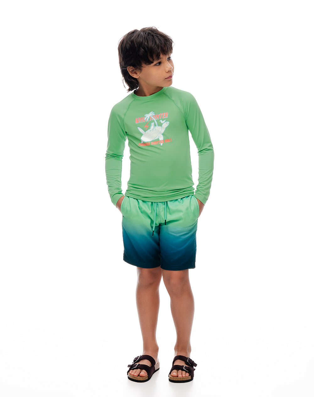 Camiseta regular manga larga verde niño
