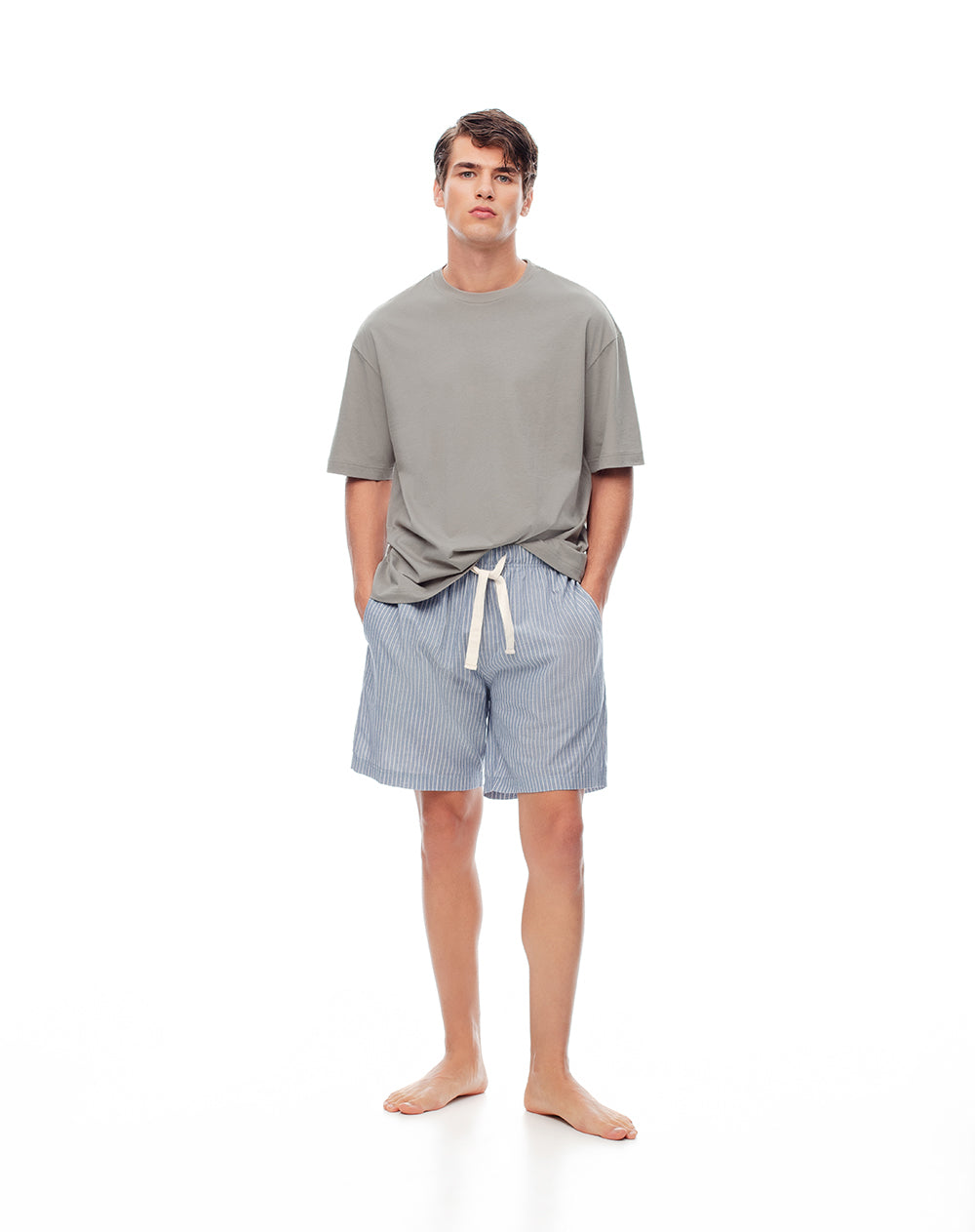 Bermuda regular fit azul con rayas