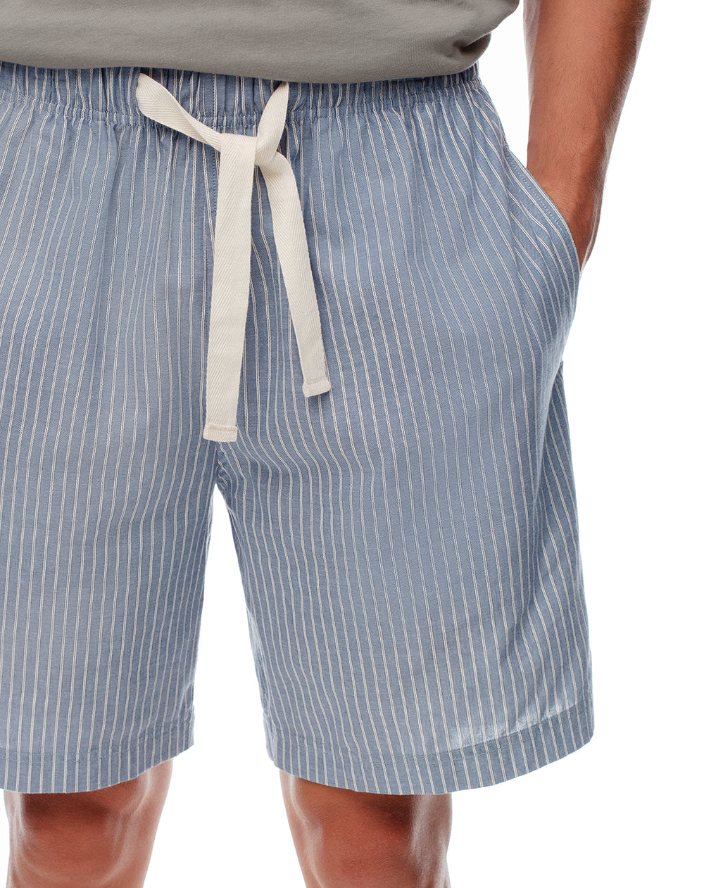 Bermuda regular fit azul con rayas