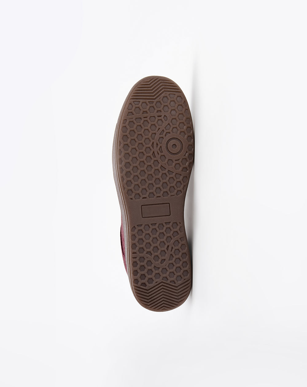 Tenis casuales tipo gamuza vinotinto hombre