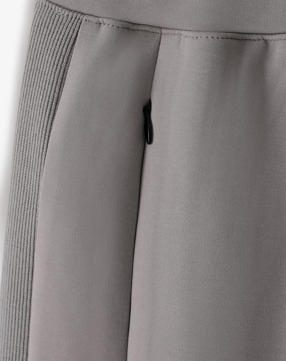 Jogger relaxed fit tiro medio taupe