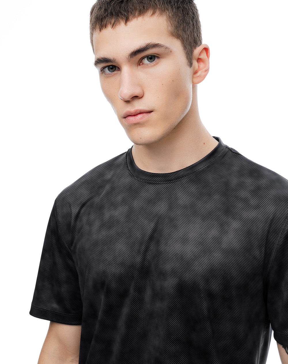 Camiseta deportiva control de humedad negra estampada hombre