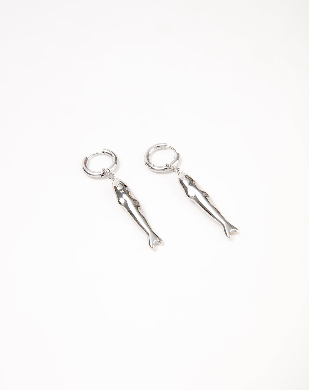 Aretes peces plateados mujer