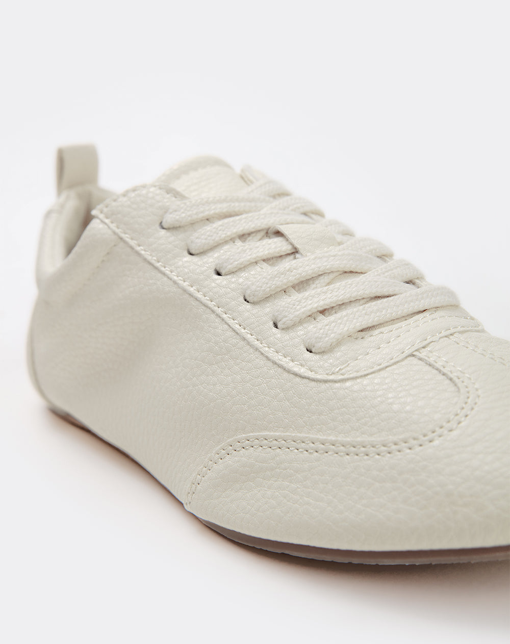 Tenis casuales tipo cuero graneado crudo mujer