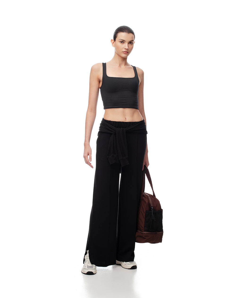 Camiseta crop deportiva secado rápido negra mujer