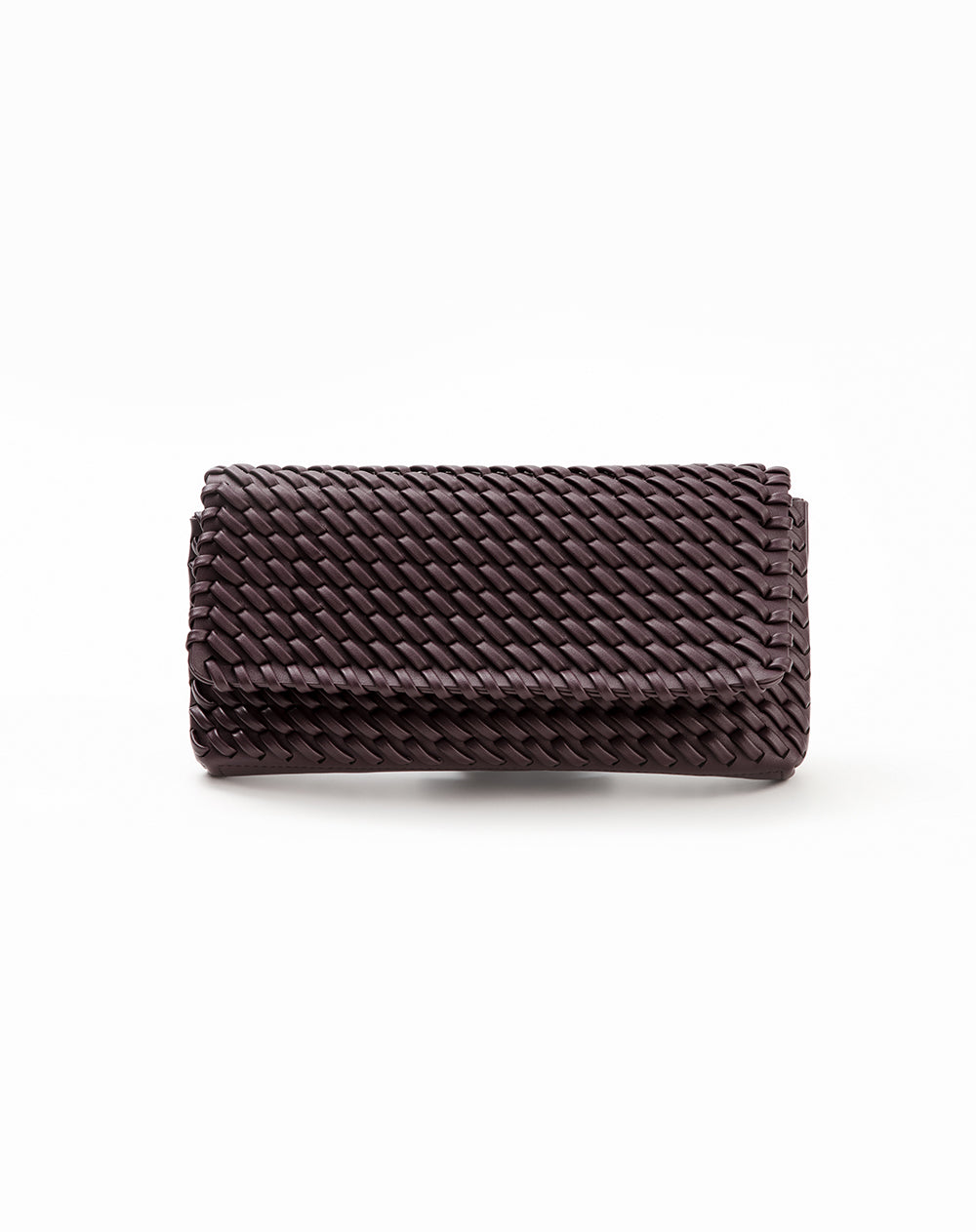 Bolso clutch trenzado café mujer