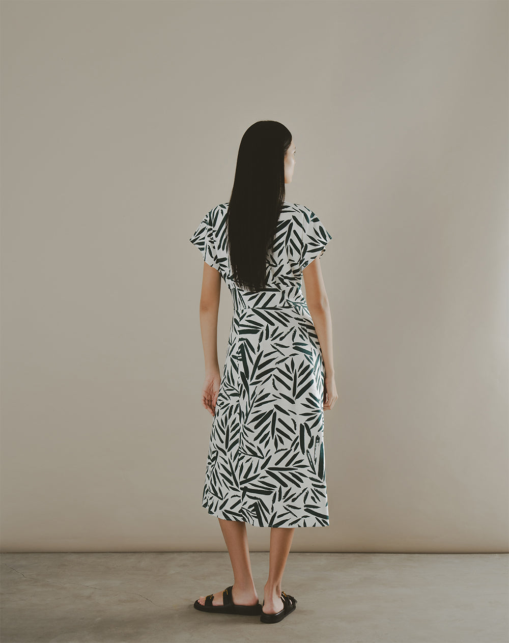 Vestido medio verde estampado