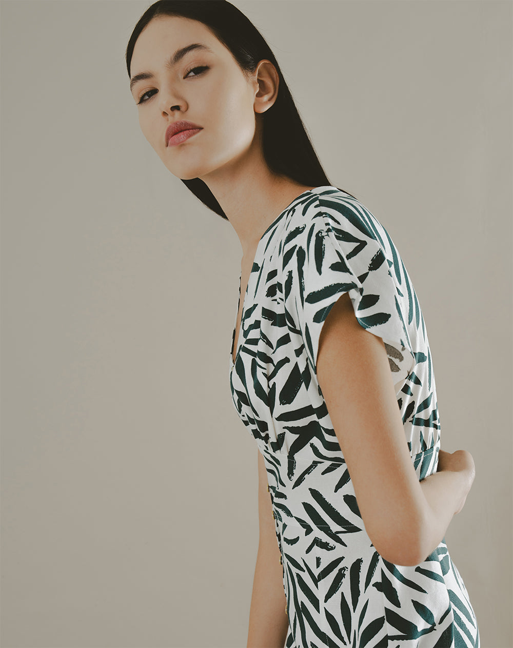 Vestido medio verde estampado