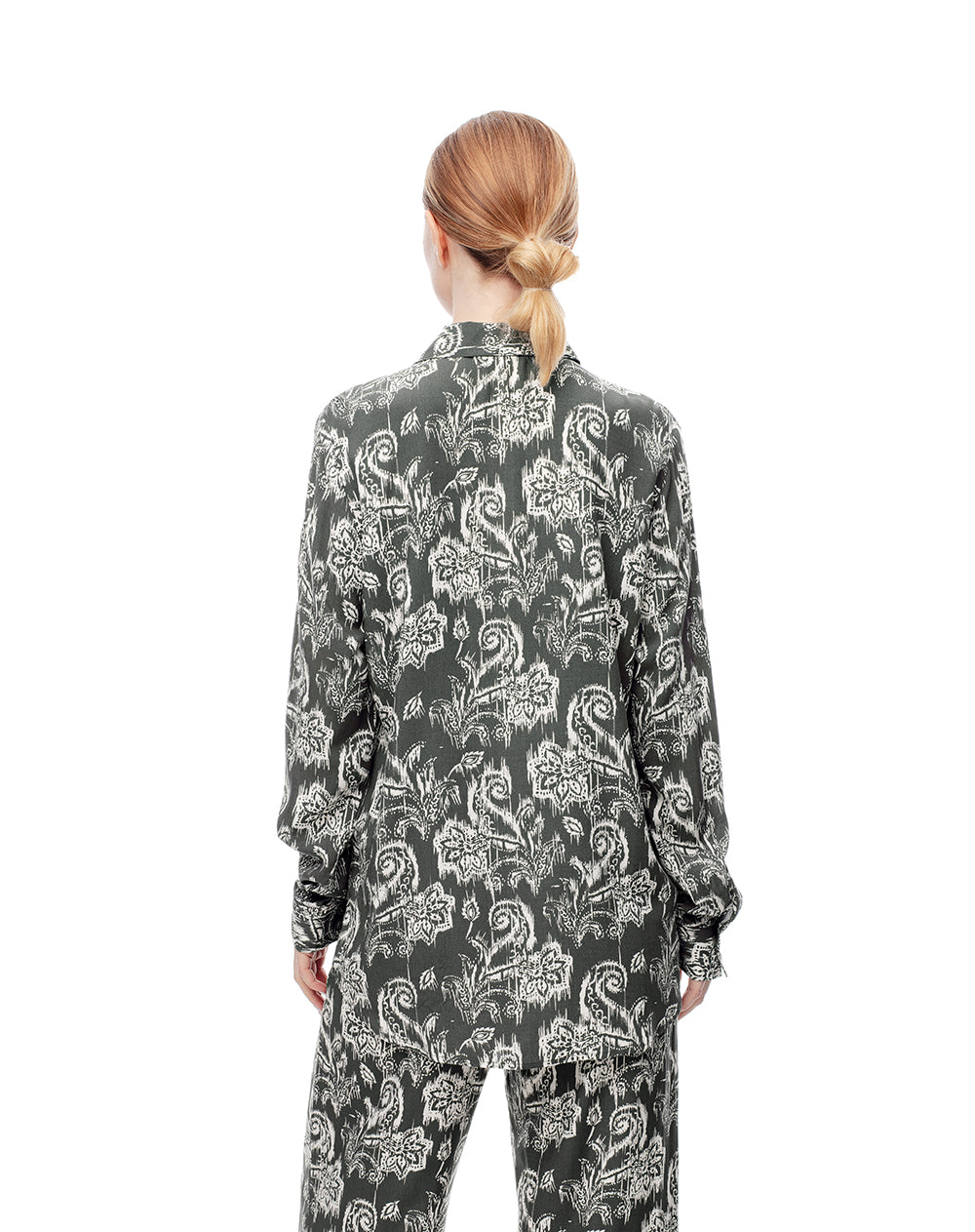 Camisa loose fit manga larga verde estampada