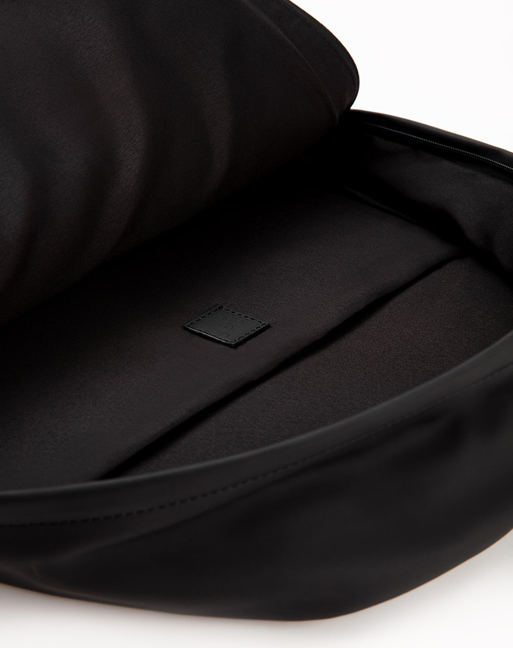 Morral minimalista negro hombre