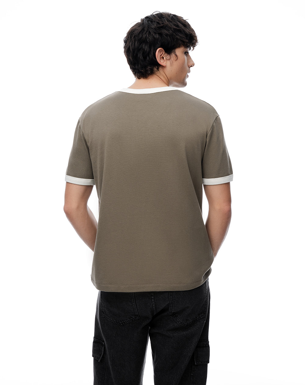 Camiseta regular café hombre