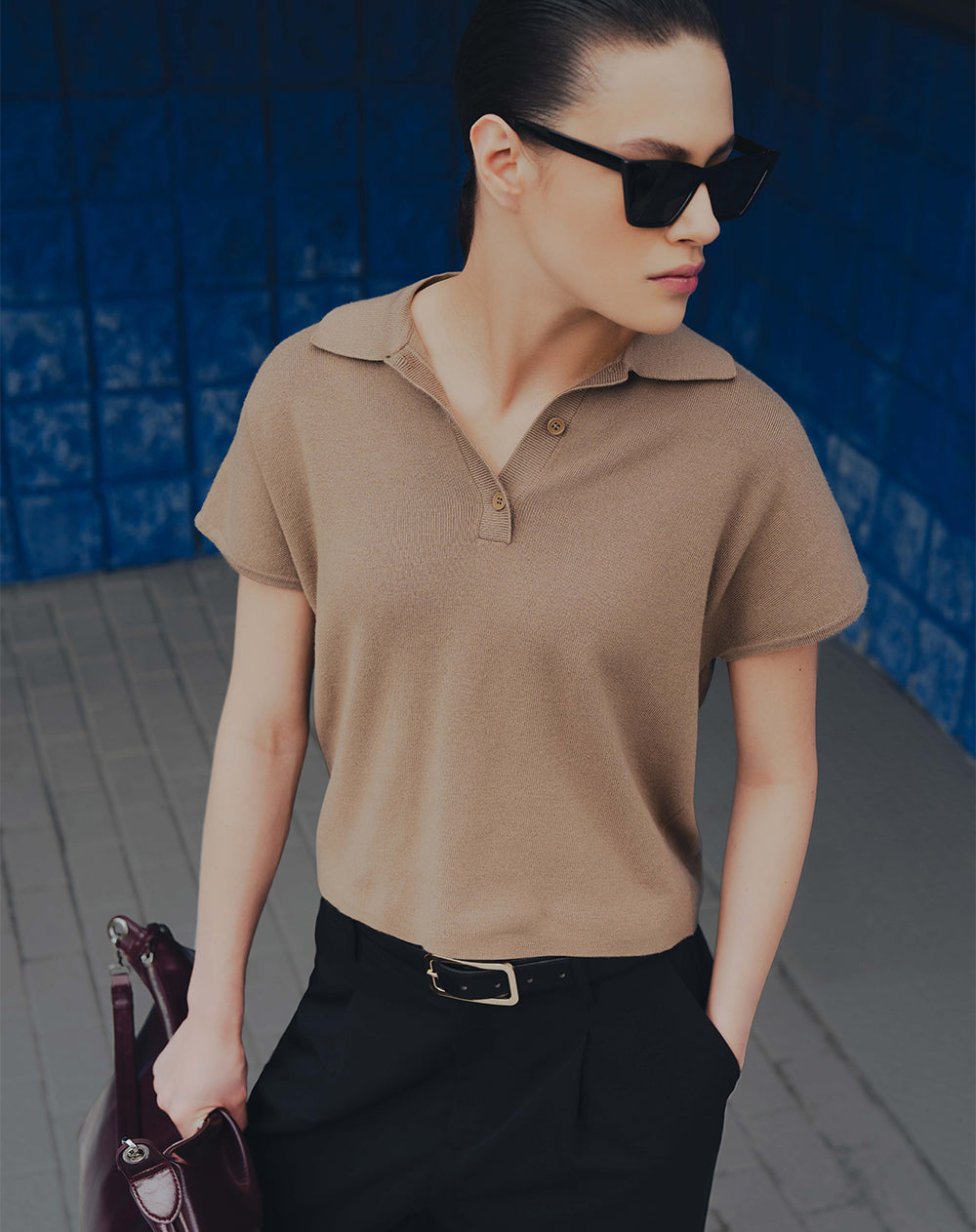 Polo regular tejido de punto café mujer