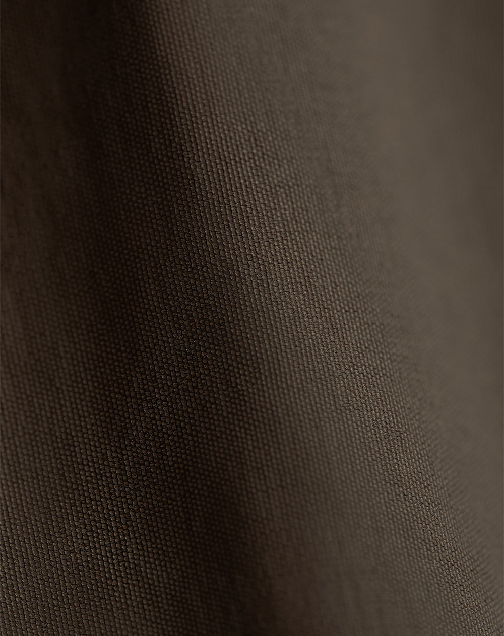 Pantalón regular fit tiro medio café