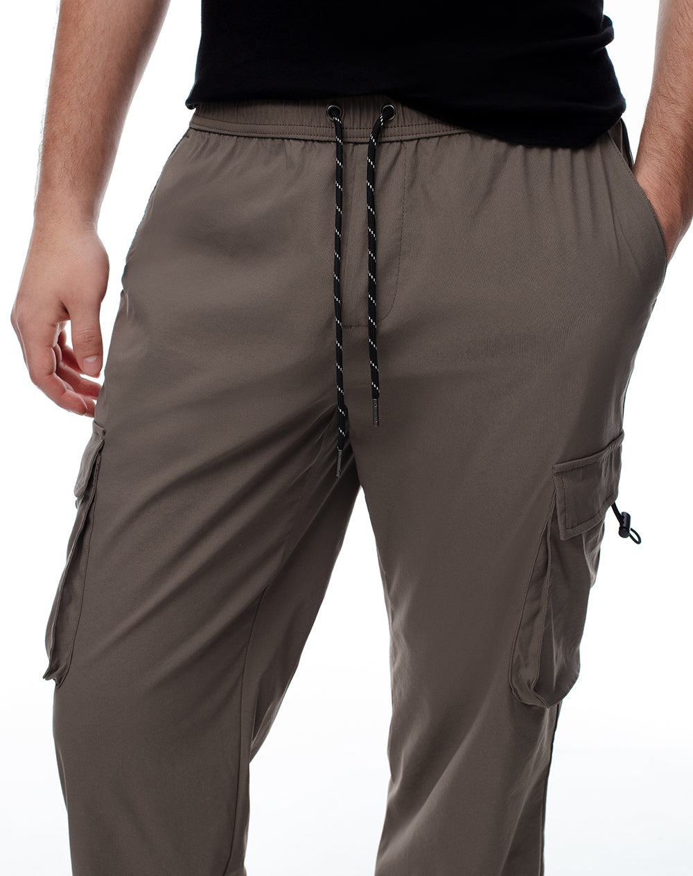 Pantalón regular fit tiro medio café