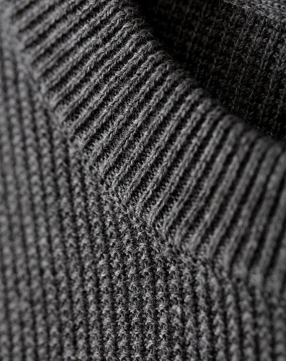 Buzo regular fit gris jaspe
