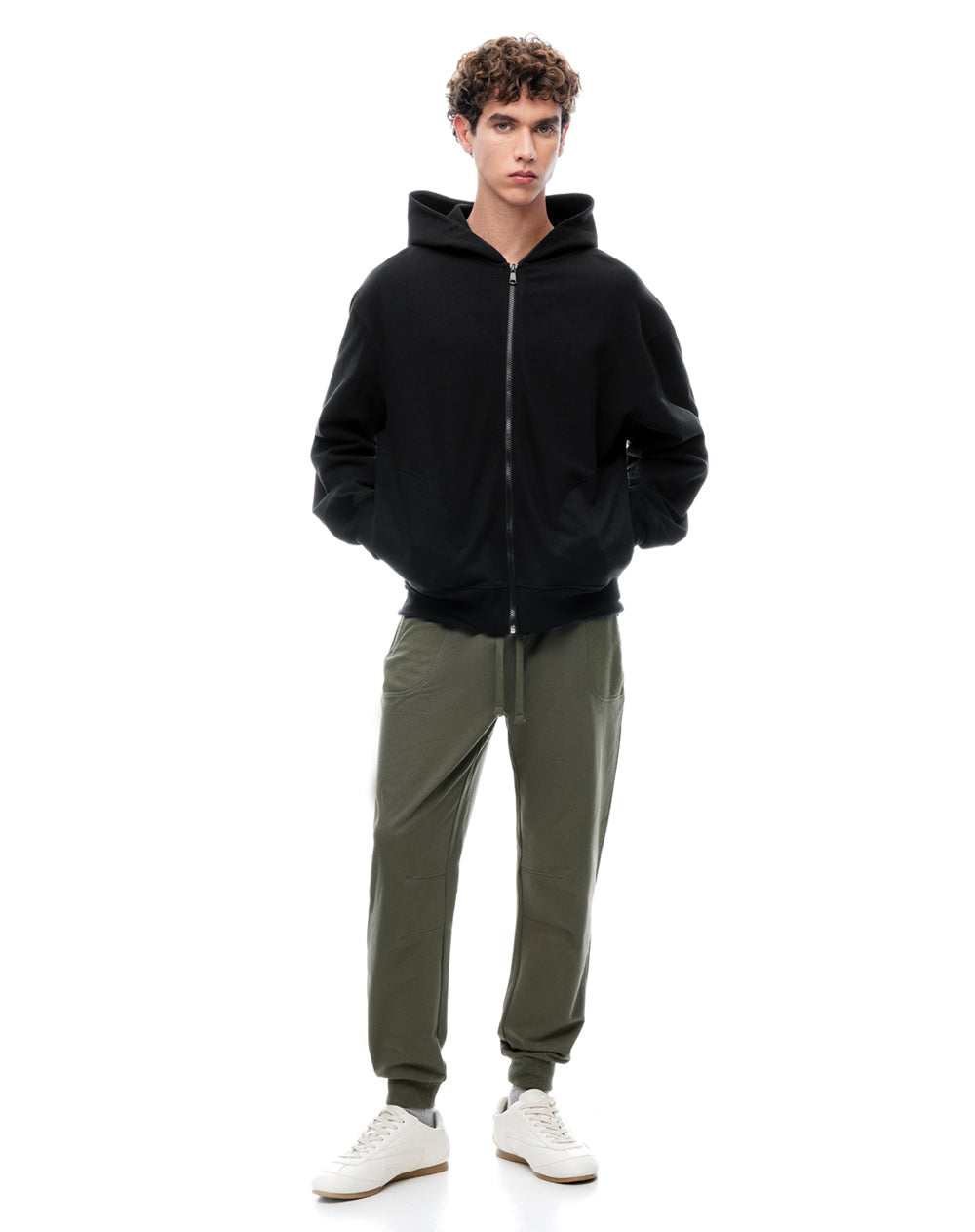 Jogger relaxed tiro medio café hombre