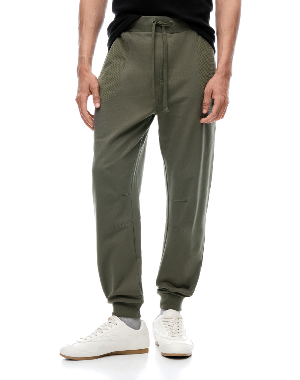 Jogger relaxed tiro medio café hombre