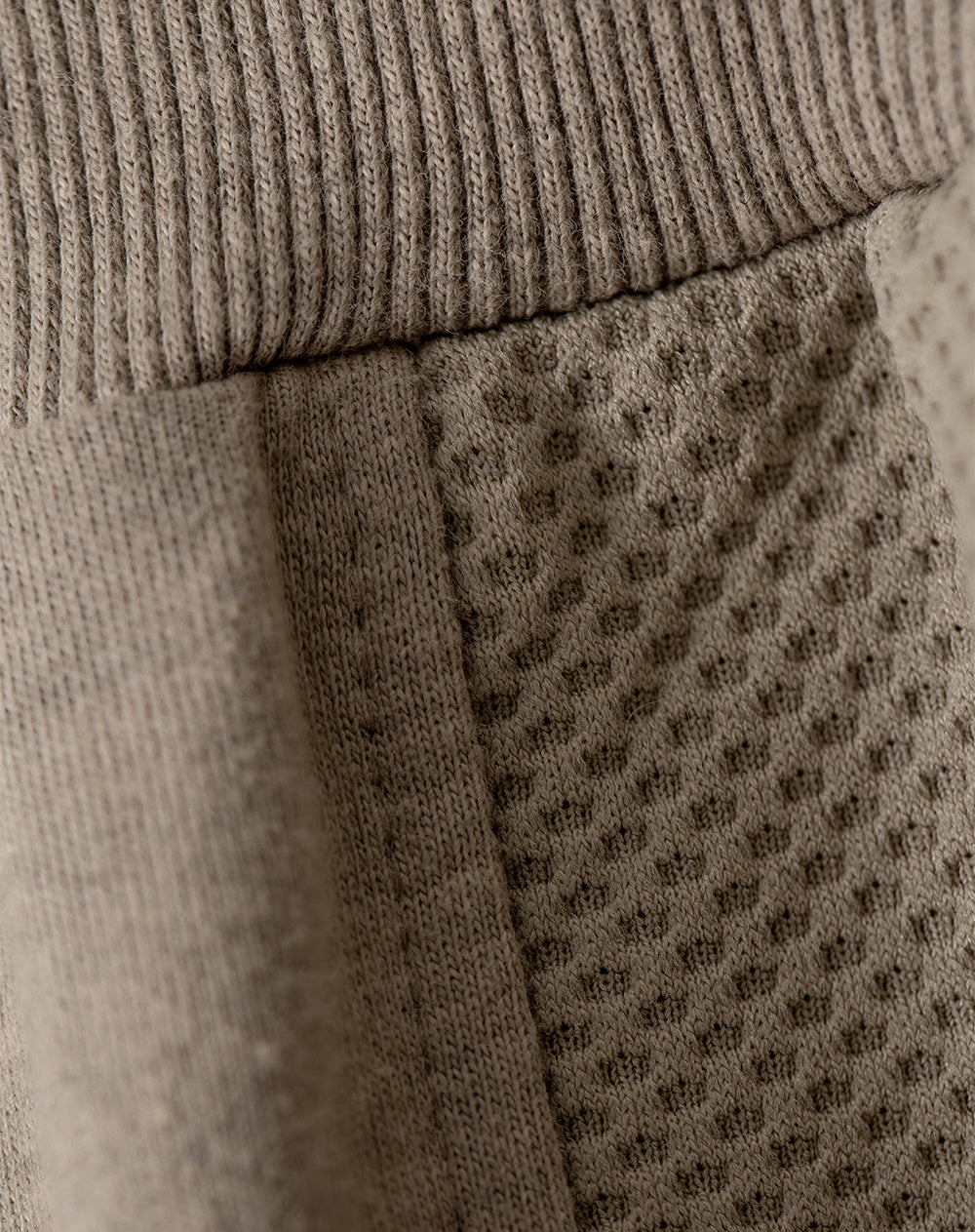Jogger relaxed fit tiro medio habano jaspe