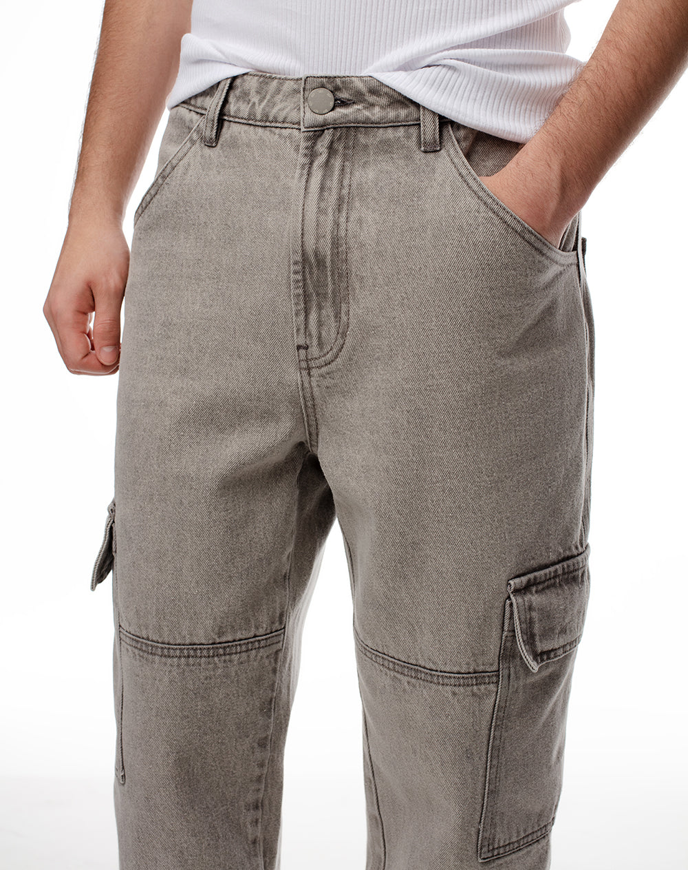 Jean regular fit tiro medio denim gris