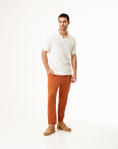 Pantalón regular fit tiro medio en drill cafe